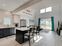 Cozy, spacious family home w/ Arcade! 5 mins from Beach! Hotels in Elgin County