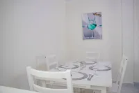 Ent Condo/KingBd/Ac Wifi/ 20 Mins from Beach/Gated Community Các khách sạn ở 