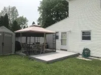 Wildwood apt 4.5 blocks from the beach , huge yard