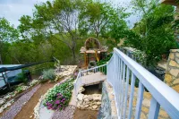 luxurious two bedroom apartment Hotels in Carriacou