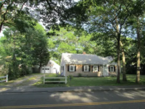 78 Seaview Ave, rear unit. Big Private Yard, 10 Minute Walk to Beaches!