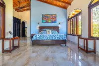 Beautiful Ocean Views, 15 minutes to the beach, Luxury Spanish Villa.