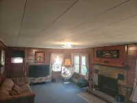 Cozy 2 bedroom cottage with fireplace Hotels in Columbia Township