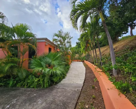 Beautiful Tropical Island Villa for big families and groups Hoteles en Northwest