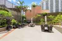 Stunning Waikiki Ocean View Condo / Paradise with Views