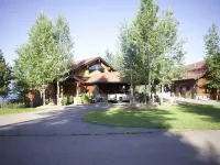 Private Luxury on 8acers with Amazing views and Spacious Accommodations Hotels in Lakeside