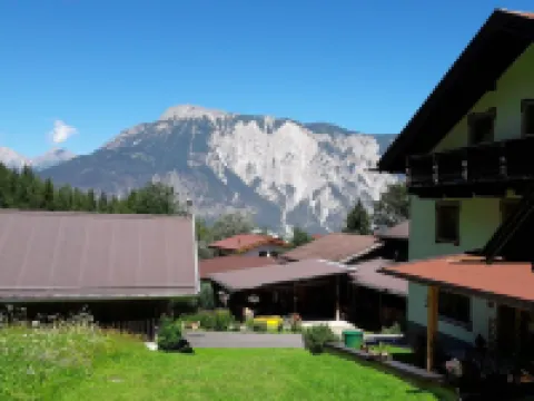 Ferienhof Fürruter, free Wi-Fi, 3 bedrooms, up to 6 persons Hotels in Sautens