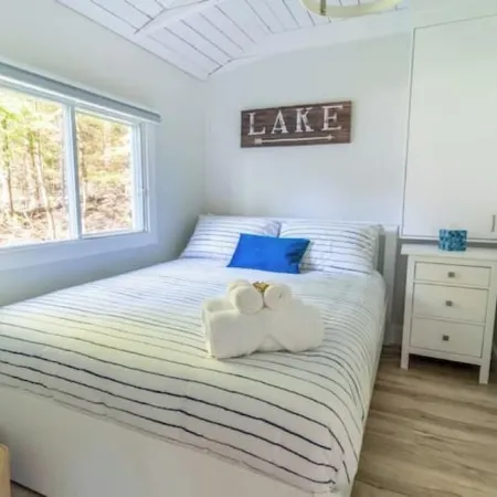 Lakeside Guest House - Porters Lake