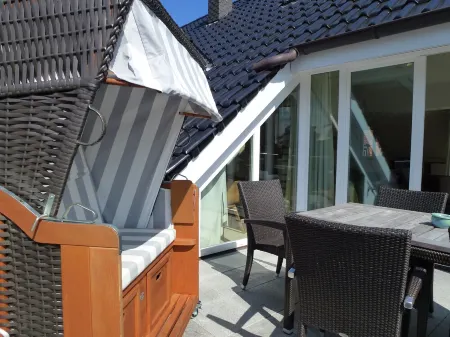 Captain’s Home. Exclusive loft apartment, offers 144 square meters, with a fireplace. Отели в г. Тиммендорфер-Штранд