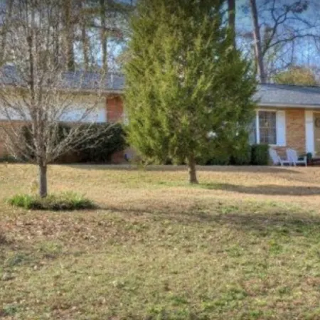 Cozy Studio adjacent to Augusta Nationals, onsite parking and separate entrance.