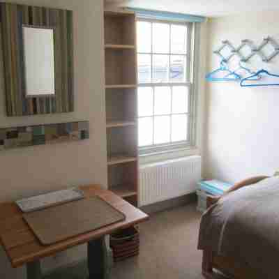 Beautifully renovated cosy house in the historic market town of Totnes, S Devon Rooms