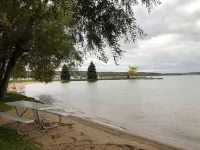 Downtown Boyne City Cottage: Walking distance to everything! Hotels in Boyne City