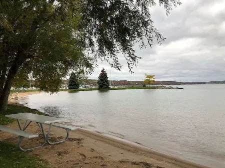 Downtown Boyne City Cottage: Walking distance to everything!