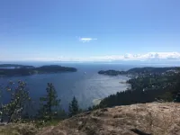 Roberts Creek Cottage. Close to village, beach, hiking and biking trails.