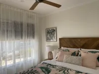 McCrae beach Villa on Wattle Place, a 5 mins walk to the beach Hotels in McCrae