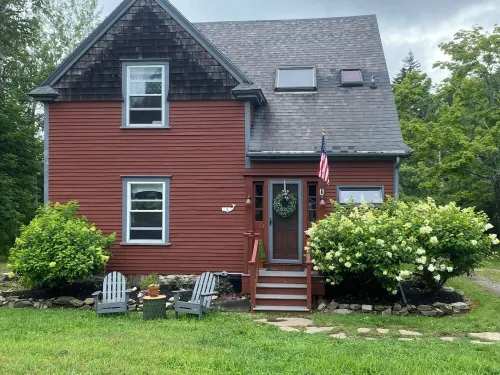 Island Home Minutes Away from beaches, hiking, kayaking, or seaside dining