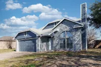 Spacious 3BR/2.5BA House with Serene Balcony Retreat - Your Perfect Getaway