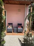 Charming I bedroom with kitchen apartment 2 blocks from the beach.