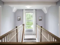 Main Street Family Retreat, Walking Distance to Beach & Downtown. Pet Friendly! Hotels in Port Dover