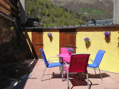 Self-contained apartment in house in Cauterets