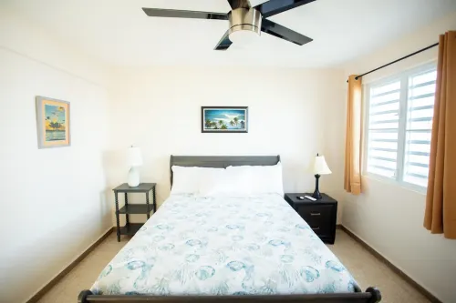 PELICAN REEF BEACHFRONT 2 BED 1 BATH A/C ON SMALL FARM, SURF RIGHT OUT FRONT Hotel a Aguada
