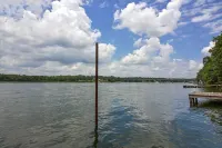 DOGS LOVE THIS LAKEFRONT COZY COTTAGE