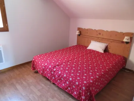 CHALET 8 BEDS DUPLEX RENOVATED RECENTLY AT THE WOLF Отели в г. Аньер-ан-Деволюи