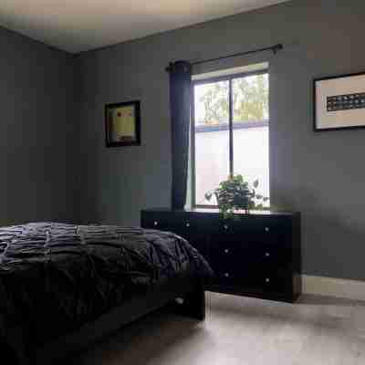 Modern Urban Oasis Conveniently Located near Downtown Phoenix. Rooms
