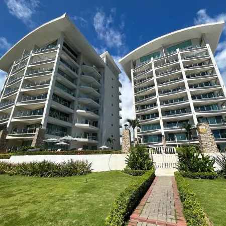 Luxury Beachfront Condo 3bd/3.5ba in the Heart of Jacó