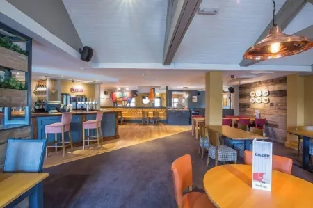 Premier Inn Weston-Super-Mare East (A370) Отели рядом с достопримечательностью «Broadoak Mathematics and Computing College»