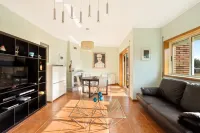 Large and Bright Apartment near the Beach