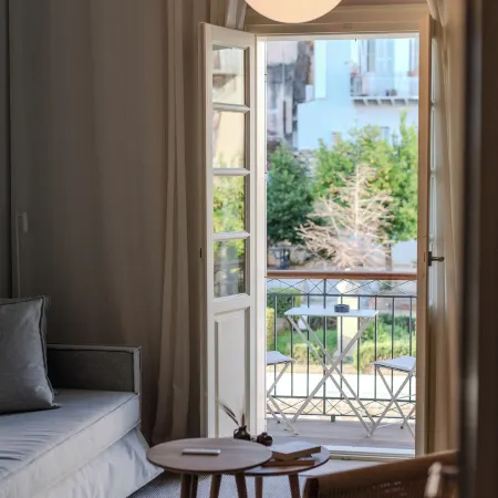 Amalie Suites