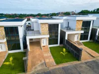 Serene Gated 7-Guest Townhome with gym Hotel di Adenta Municipality