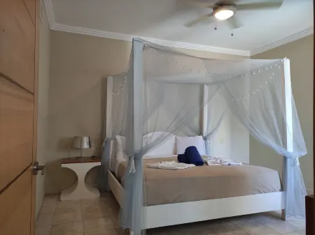 Chic Beachfront Apartment - Private Beach Access