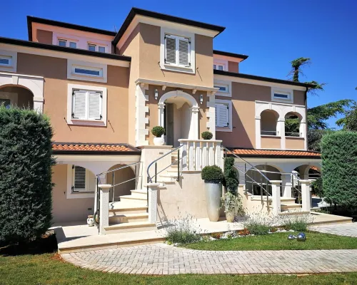 Studio apartment Sweetie with pool Hotels in Funtana