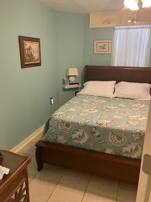 No Rat Race here at the Royal Flush. Hotels in Bokeelia