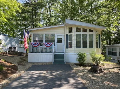 Cheerful cottage with All inclusive family fun! Hotels in Casco