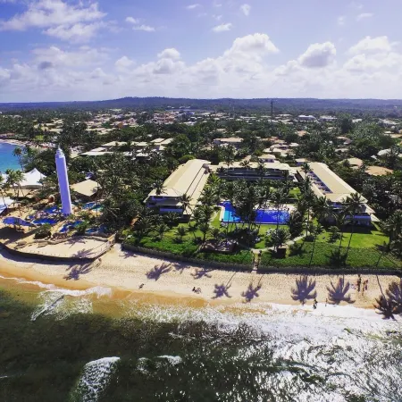 Beachfront Condo in Praia do Forte – Exclusive Beach Town Отели в г. Прайя-ду-Форте