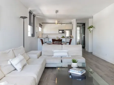 Bright and Sunny 2-bedroom apartment with free parking in the heart of Condado.