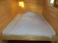 Cozy and rustic cottage plus houseboat on the water Hotels in Grafhorst