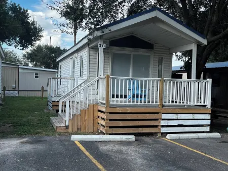 The Sleepy Turtle, with Pool!