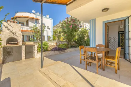 3 bedroom Villa with large pool area and top floor panoramic views