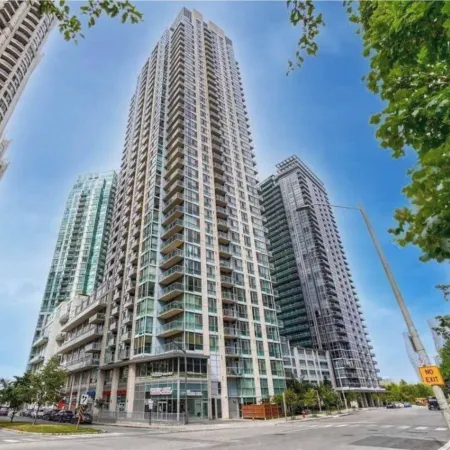 Chic Downtown Mississauga Condo | 5 Min Walk to Square One! Отели рядом с достопримечательностью «Шеридан»