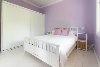 Cosy and historic 2-bedroom apartment. 5kms from Castlemaine. 2kms from Calder. Hotels near XXXX Antique Complex