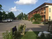 Villa Thiwa Hotel Các khách sạn gần Talat Hua Mum Muang Mai