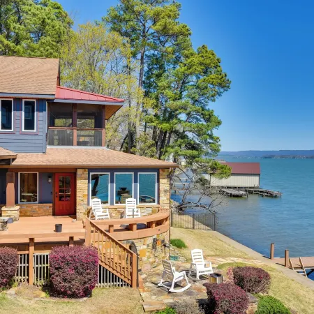 Luxurious Lakefront Paradise in Scottsboro w/ Dock