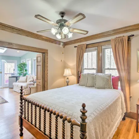 Damascus Home w/ Fire Pit & Views, Walk to Shops!