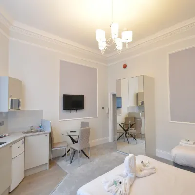 Amber Residence Aparthotel Отели рядом с достопримечательностью «Коллекция Воллеса»