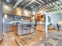 < 1 Mi to Wittenberg: Eclectic Loft w/ Parking! Hotels in Springfield