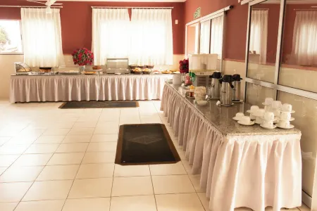 Contagem Centro Hotel Отели рядом с достопримечательностью «Lagoinha church in Contagem»